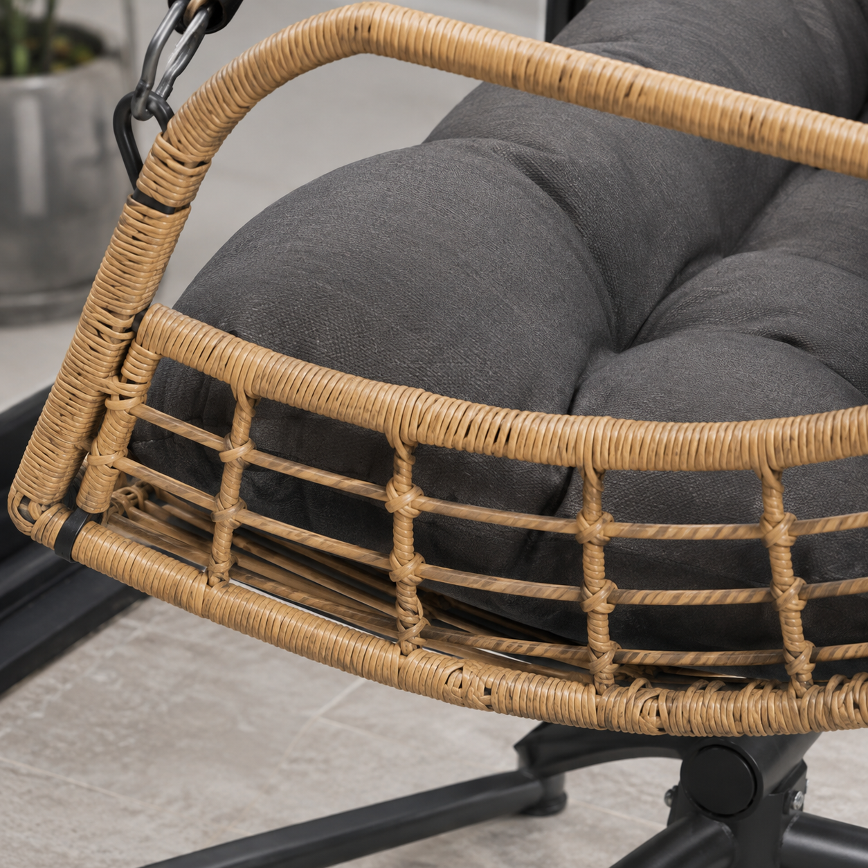 BREYONE | Fauteuil Suspendu Résine Tressée Hauteur Réglable Maison Rêves   Maison Rêves